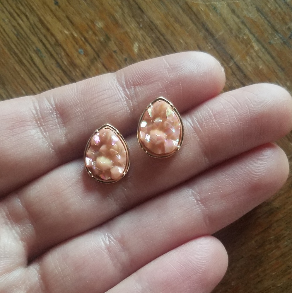 NWOT Light Pink & Gold Teardrop Druzy Studs - Picture 4 of 9